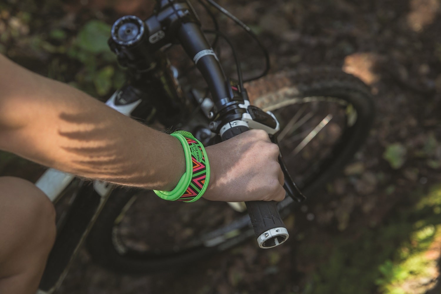 sap-chong-muoi-kem-vong-tay-parakito-inka-band-7493-wetrek.vn-3