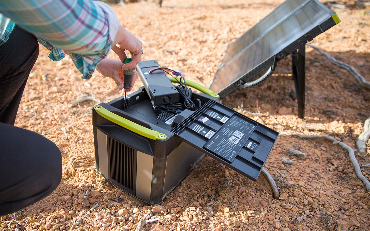 nen-lua-chon-bo-dieu-khien-sac-nang-luong-mat-troi-mppt-hay-pwm-wetrekvn