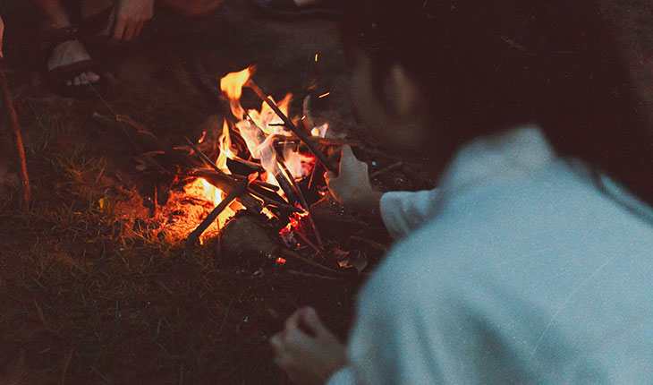 Cắm trại và nhóm lửa nướng BBQ