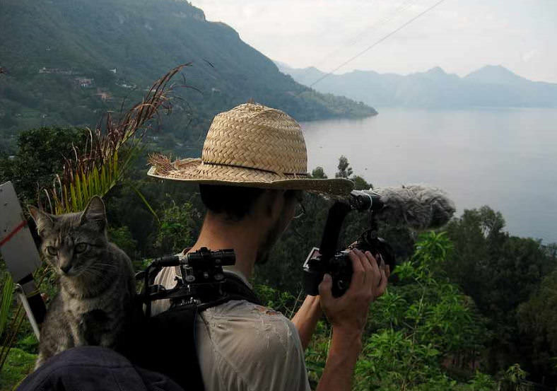 kitty-chu-meo-di-xuyen-chau-my-wetrek.vn