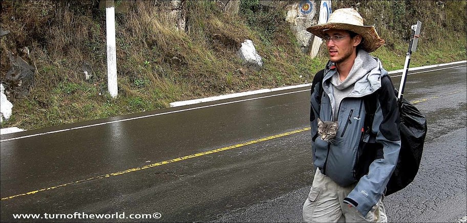 kitty-chu-meo-di-xuyen-chau-my-wetrek.vn