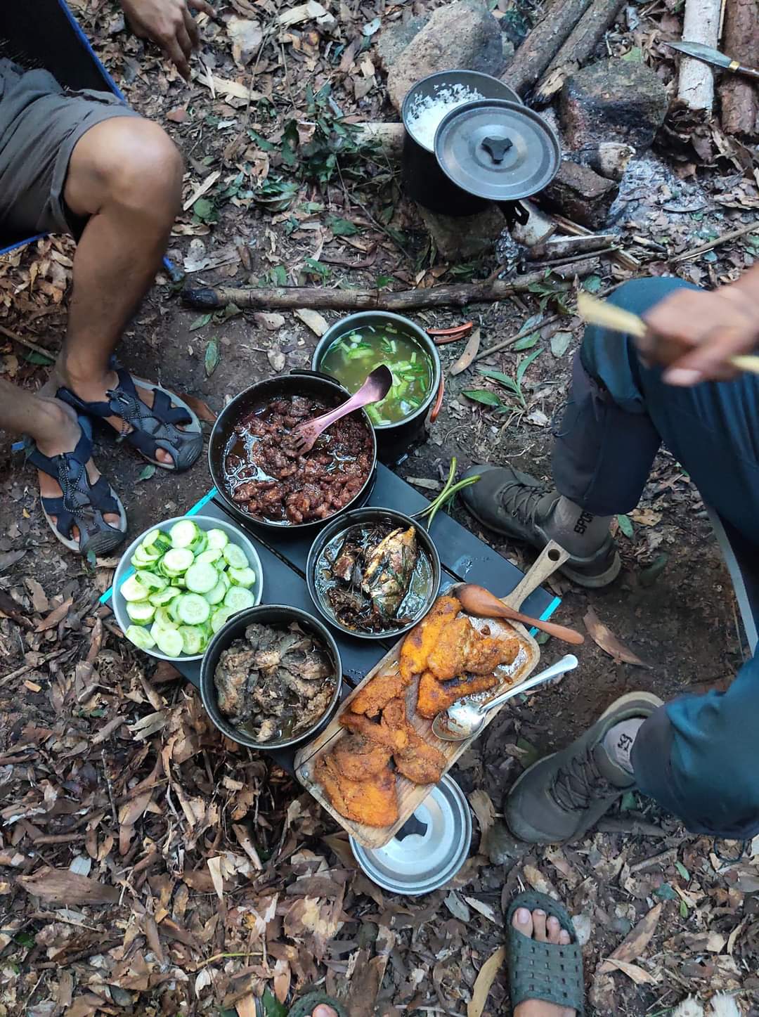 nhom-cam-trai-tron-dịch-trong-rung-hon-1-thang-wetrekvn