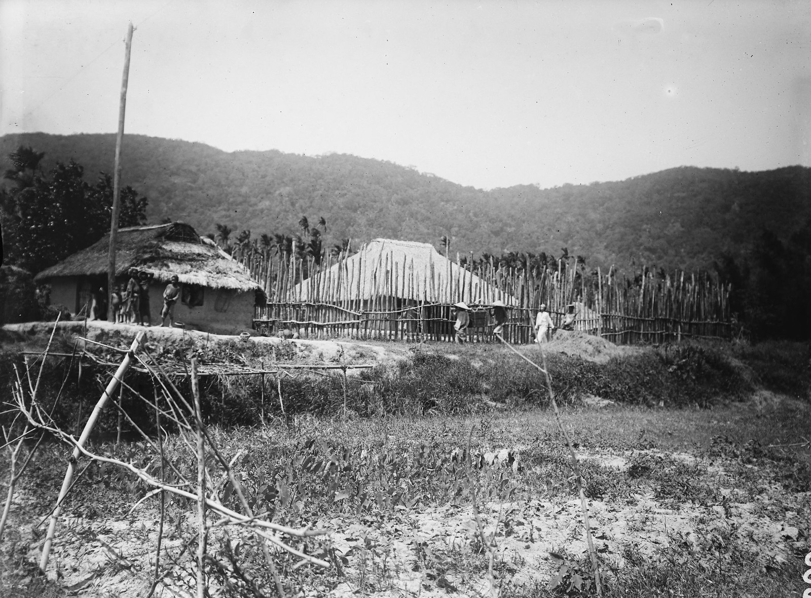 chum-anh-hanh-trinh-tren-duong-cai-quan-nam-1898-cua-andre-salles-wetrekvn