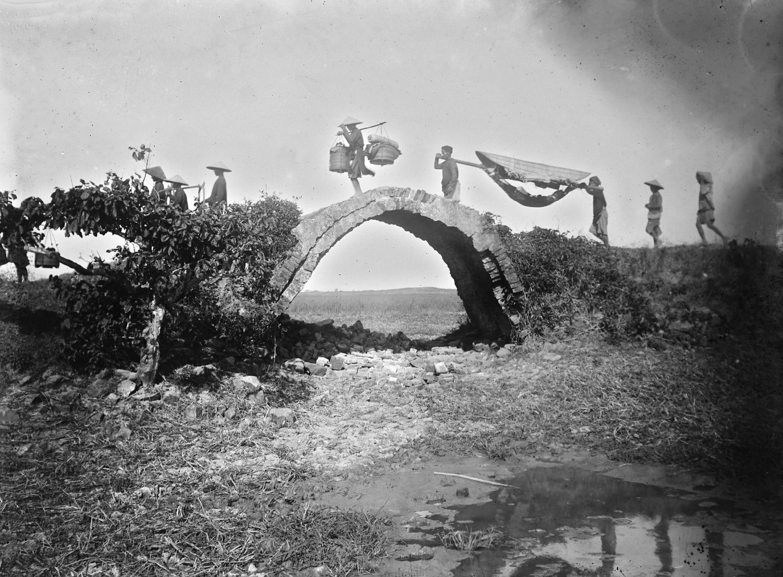 chum-anh-hanh-trinh-tren-duong-cai-quan-nam-1898-cua-andre-salles-wetrekvn