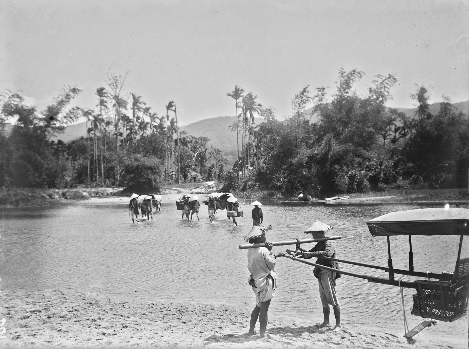 chum-anh-hanh-trinh-tren-duong-cai-quan-nam-1898-cua-andre-salles-wetrekvn