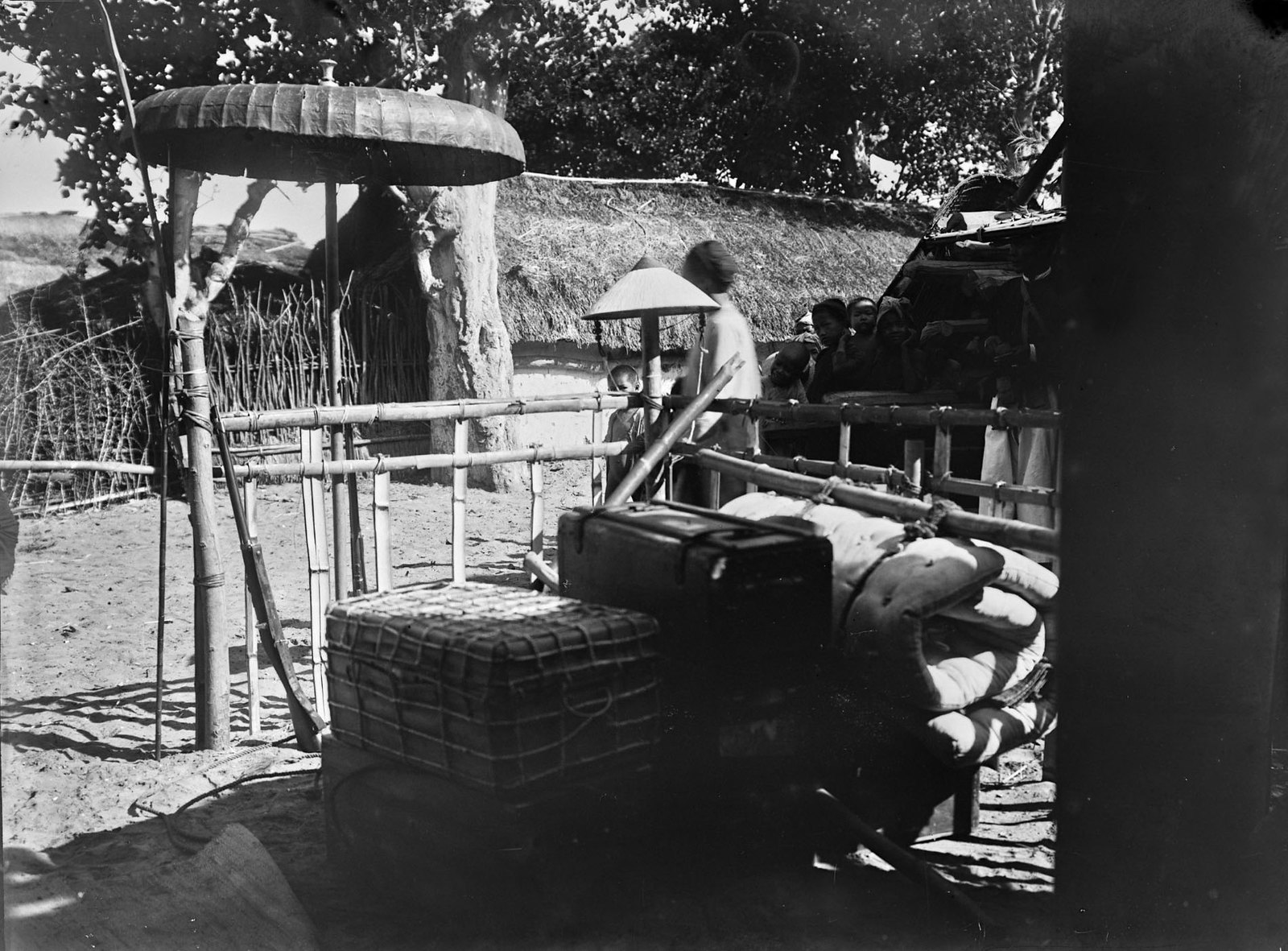 chum-anh-hanh-trinh-tren-duong-cai-quan-nam-1898-cua-andre-salles-wetrekvn