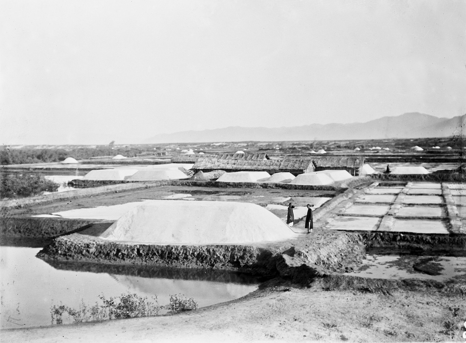 chum-anh-hanh-trinh-tren-duong-cai-quan-nam-1898-cua-andre-salles-wetrekvn