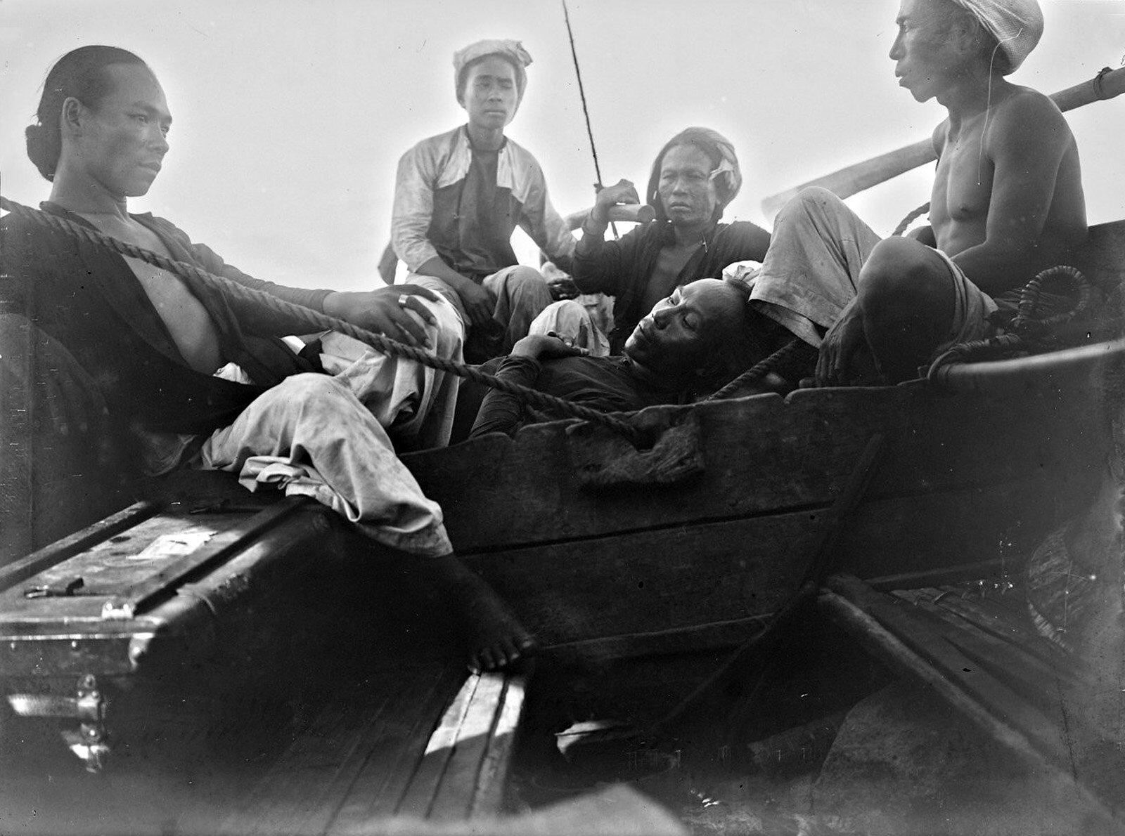 chum-anh-hanh-trinh-tren-duong-cai-quan-nam-1898-cua-andre-salles-wetrekvn