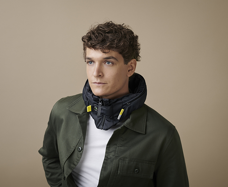 Mu-bao-hiem-co-tui-khi-bung-ra-khi-tai-nan-wetrekvn