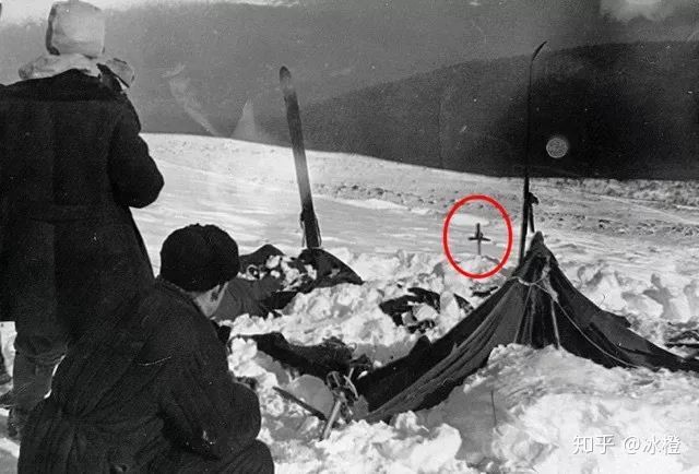 Sự kiện đèo Dyatlov: Tai nạn leo núi kỳ lạ nhất trong lịch sử nhân loại (Phần 5) - Ảnh 2. Sự kiện đèo Dyatlov: Tai nạn leo núi kỳ lạ nhất trong lịch sử nhân loại (Phần 5) - Ảnh 2.