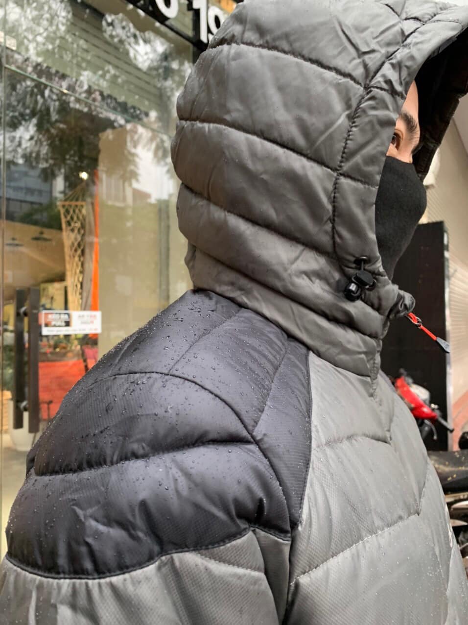 Có thể là hình ảnh về 1 người