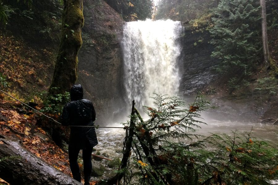 dung-de-troi-mua-ngan-can-ban-hiking-wetrek_vn-1