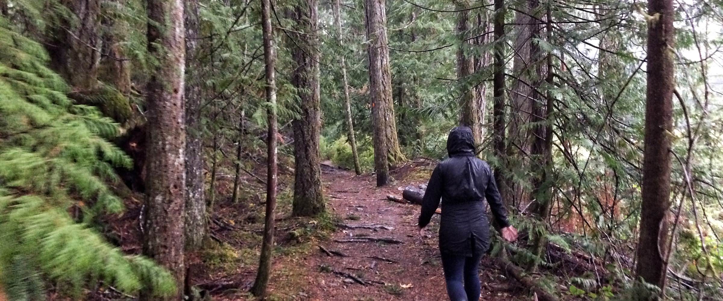 dung-de-troi-mua-ngan-can-ban-hiking-wetrek_vn