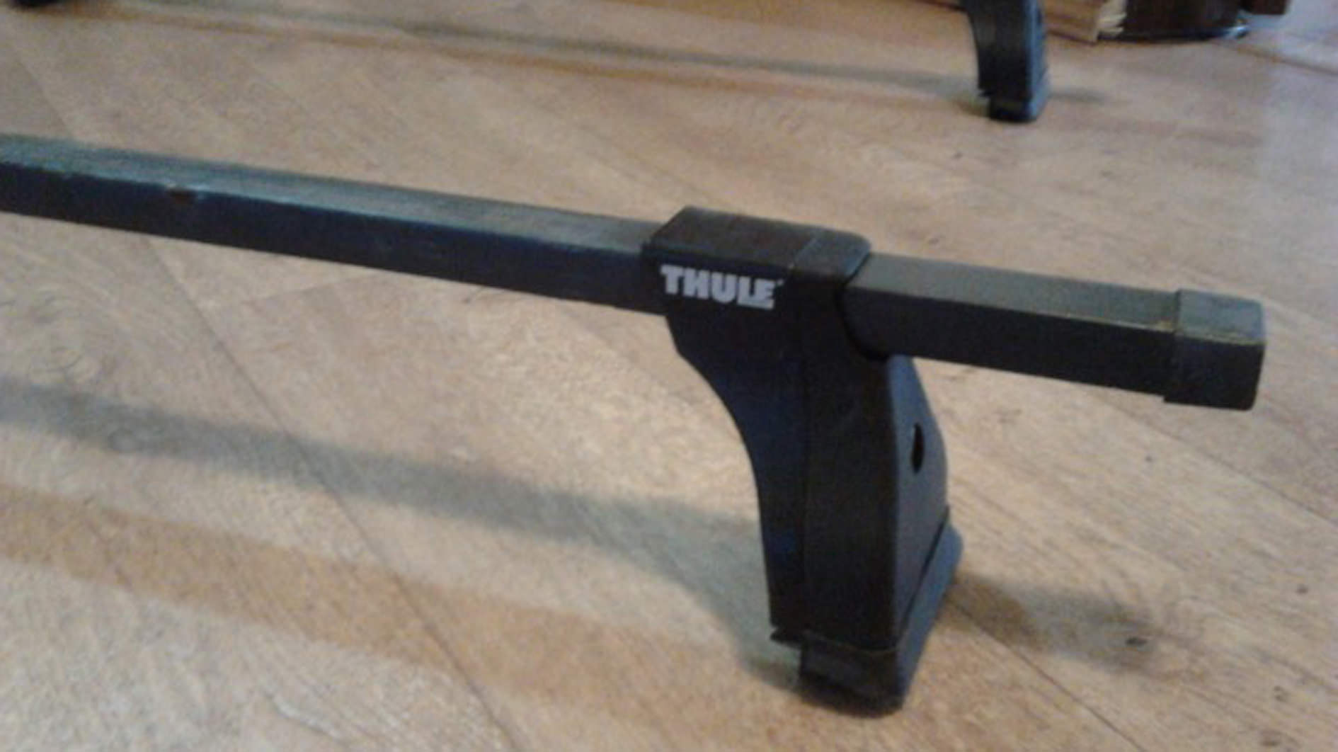 Chan-gia-noc-o-to-THULE-4304-2-WETREK_VN