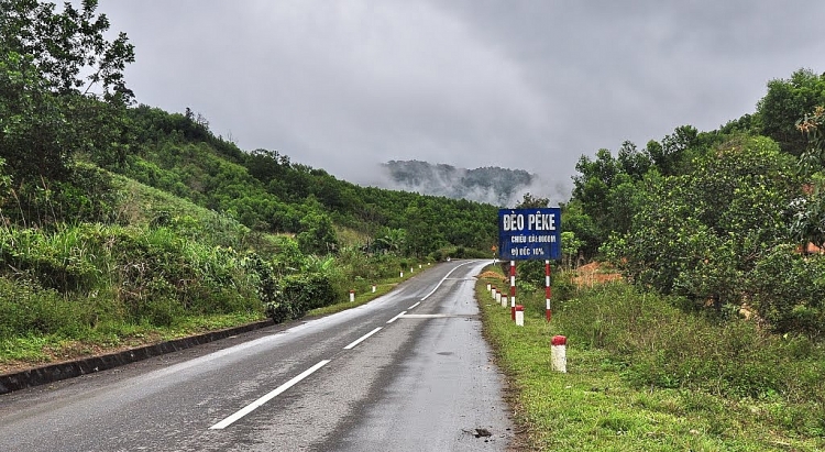 4-cung-duong-tai-Hue-lam-say-long-cac-phuot-thu-wetrekvn