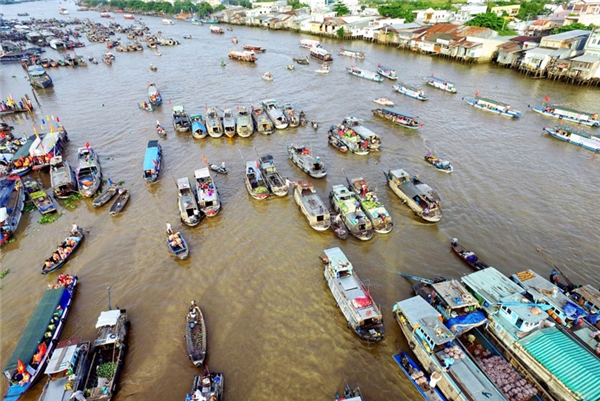 ghe-tham-cho-noi-mot-trong-nhung-ngoi-cho-hot-nhat-dat-viet-wetrekvn