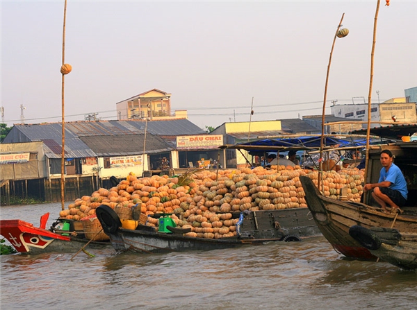 ghe-tham-cho-noi-mot-trong-nhung-ngoi-cho-hot-nhat-dat-viet-wetrekvn