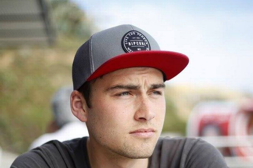 hai-runner-thiet-mang-chi-cach-nhau-3-phut-khi-ket-thuc-duong-chay-21km-wetrekvn