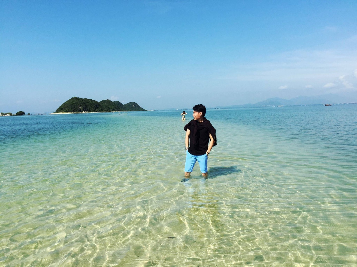 den-dao-diep-son-di-bo-giua-bien-xanh-cat-trang-nang-vang-wetrekvn