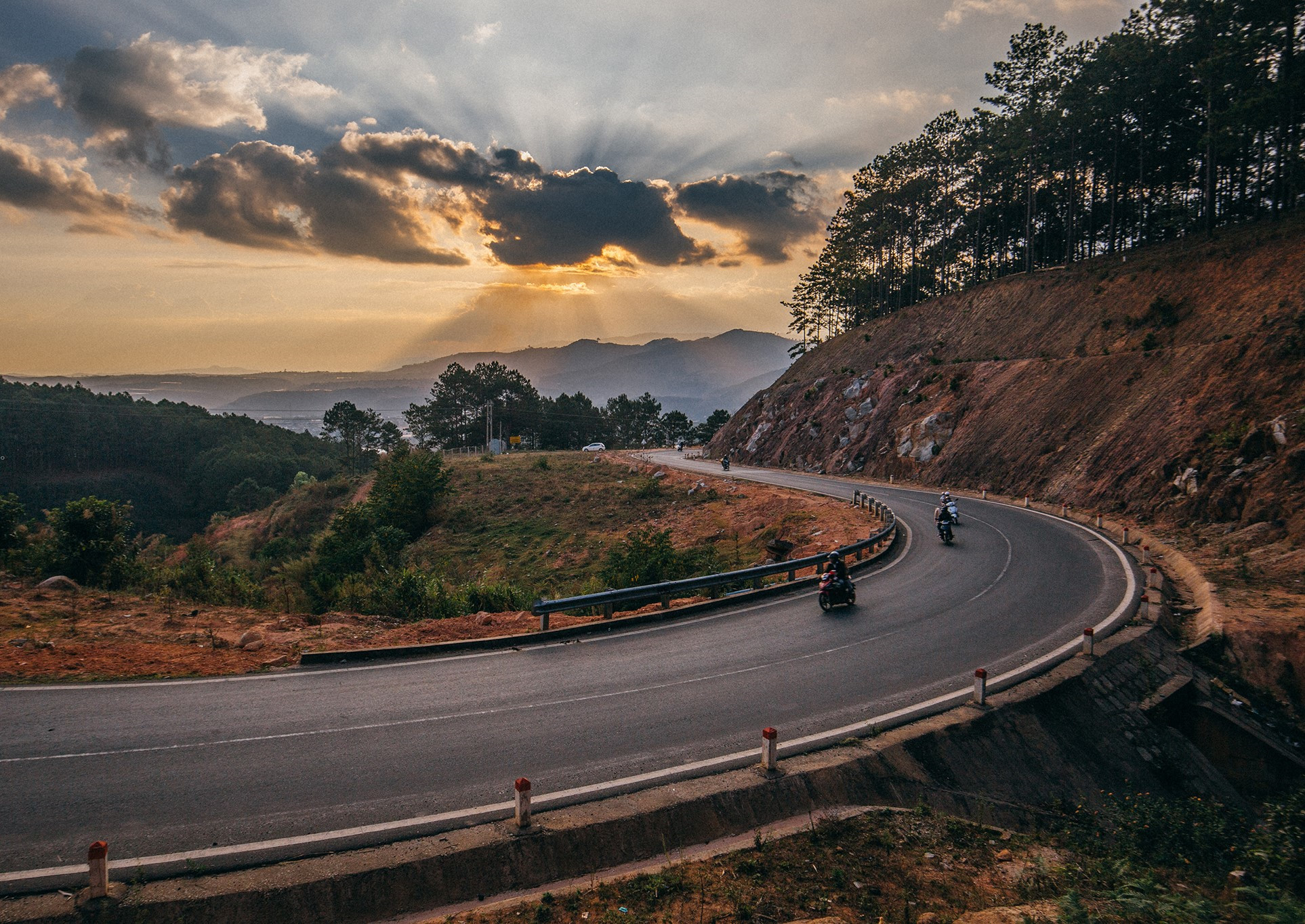 nam-moi-ghe-Da-Lat-ngam-thanh-pho-chim-trong-suong-wetrekvn