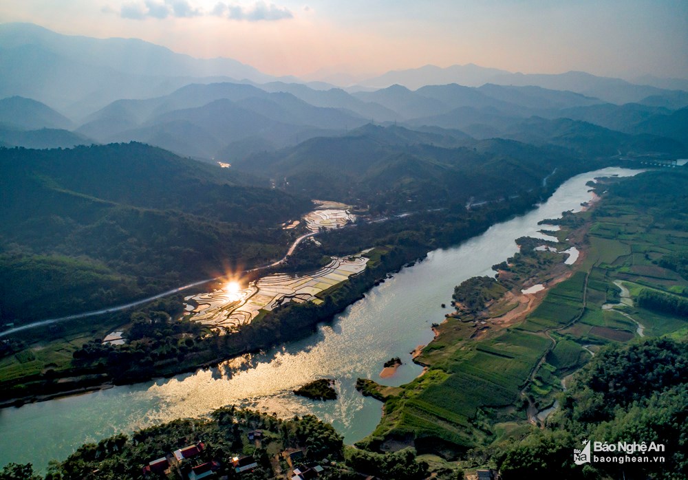 canh-dep-me-hon-tren-cung-duong-mien-tay-nghe-an-wetrekvn