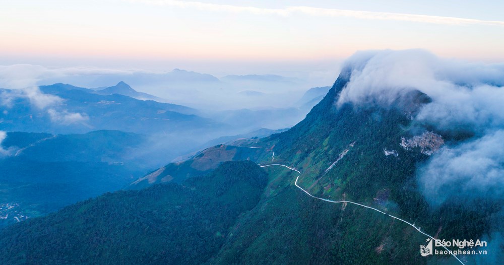 canh-dep-me-hon-tren-cung-duong-mien-tay-nghe-an-wetrekvn