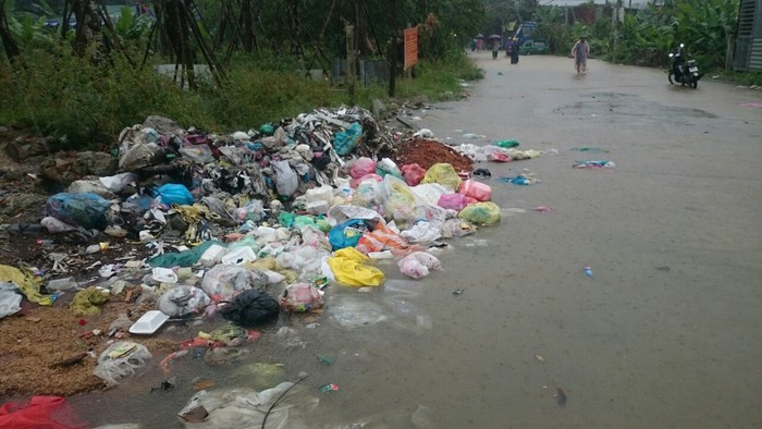 pho-da-nang-van-chim-trong-khi-nuoc-mua-khong-ngung-roi-nguoi-dan-thi-bang-hoang-wwetrekvn