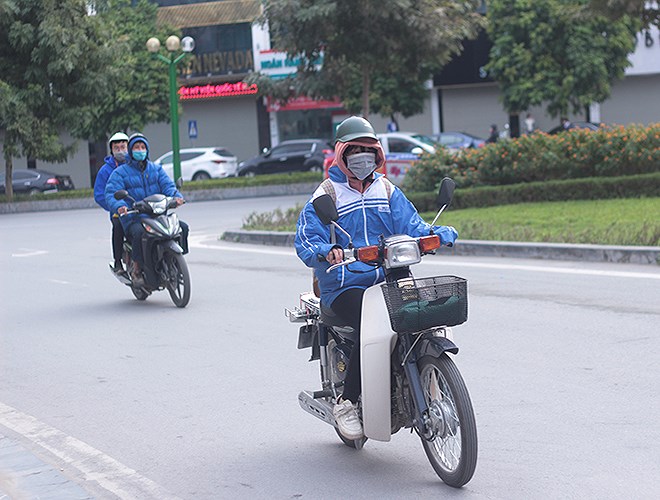 nguoi-dan-ha-noi-co-ro-trong-cai-ret-dam-nhat-mua-wetrekvn