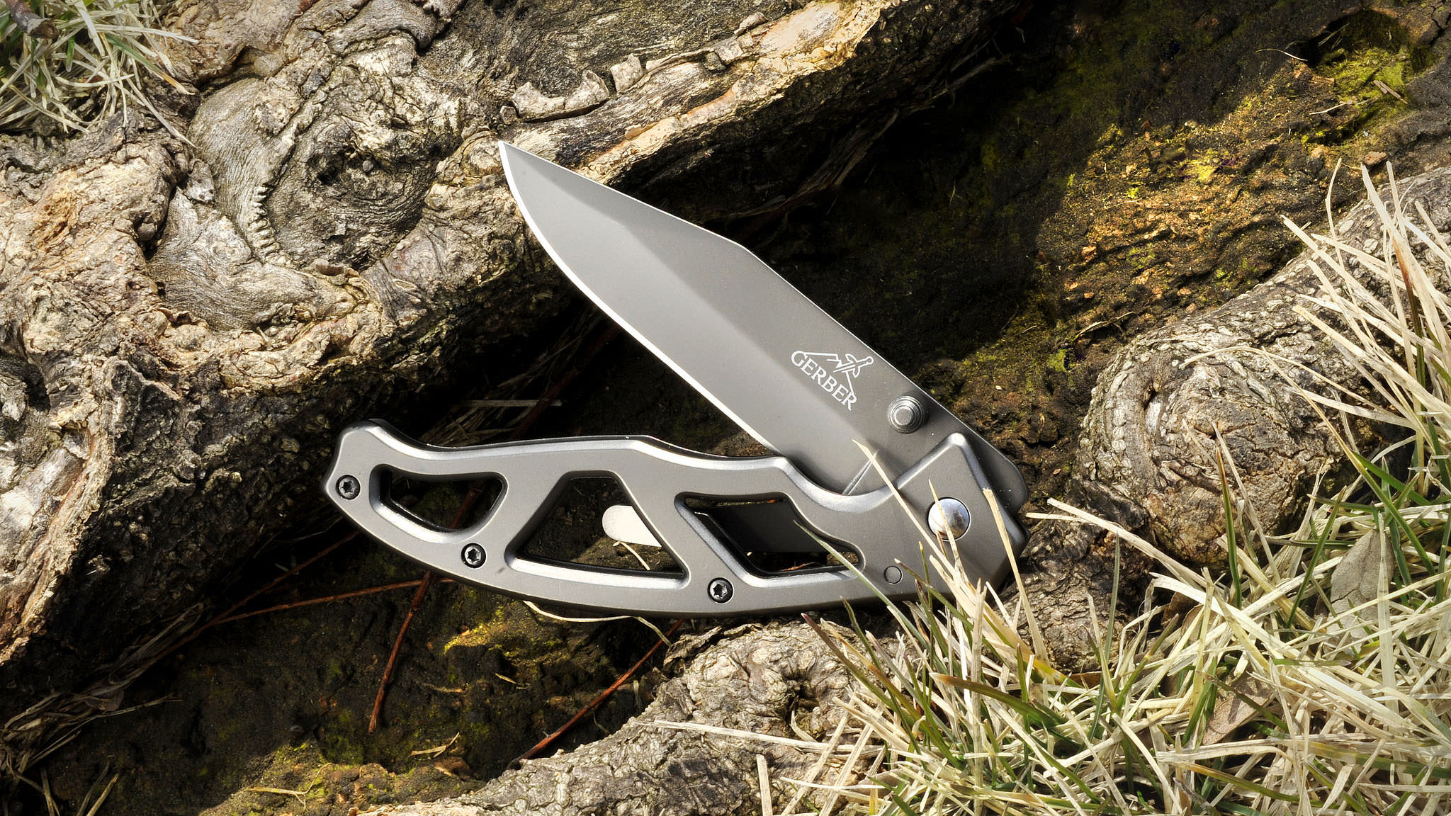 tim-hieu-vat-lieu-che-tao-luoi-dao-da-ngoai-dao-da-nang-wetrek.vn