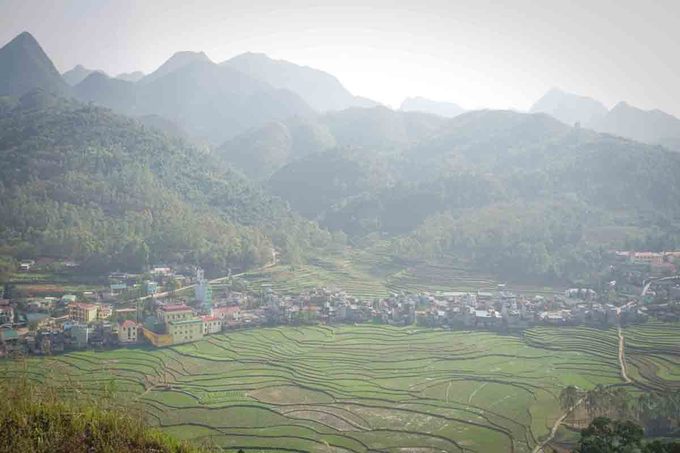 10-diem-san-anh-dep-khi-den-dong-van