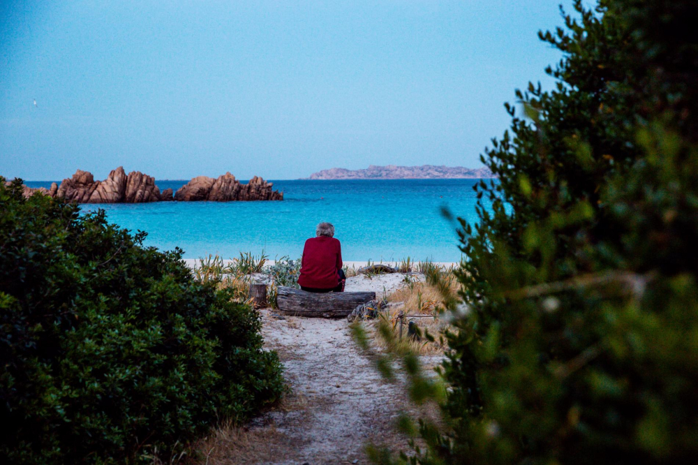 nguoi-dan-ong-song-mot-minh-tren-dao-hoang-30-nam