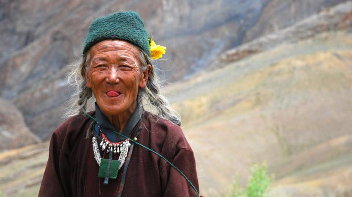 8-kieu-chao-nhau-ky-la-cua-nguoi-dan-tren-the-gioi