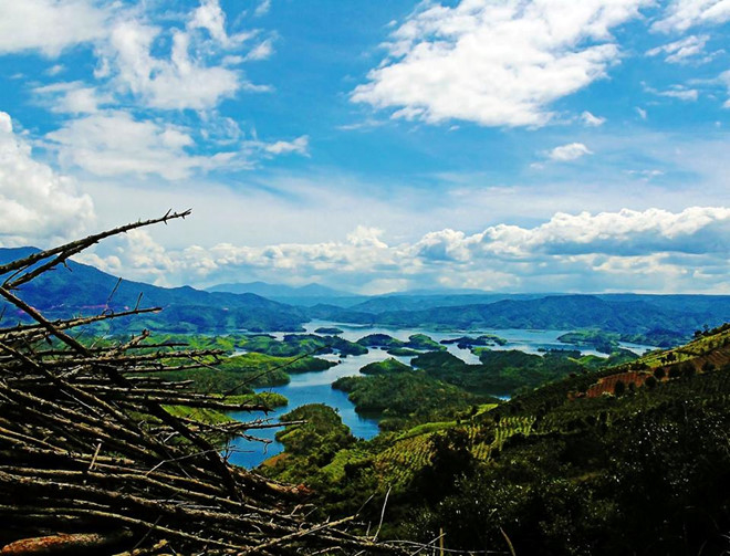 thoa-chi-dam-me-xe-dich-voi-4-cung-duong-duoc-dan-phuot-ngoi-khen-dep-nhat-viet-nam