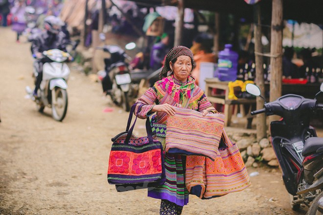 kham-pha-phien-cho-can-cau-net-hoang-so-hiem-hoi-con-lai-o-tay-bac