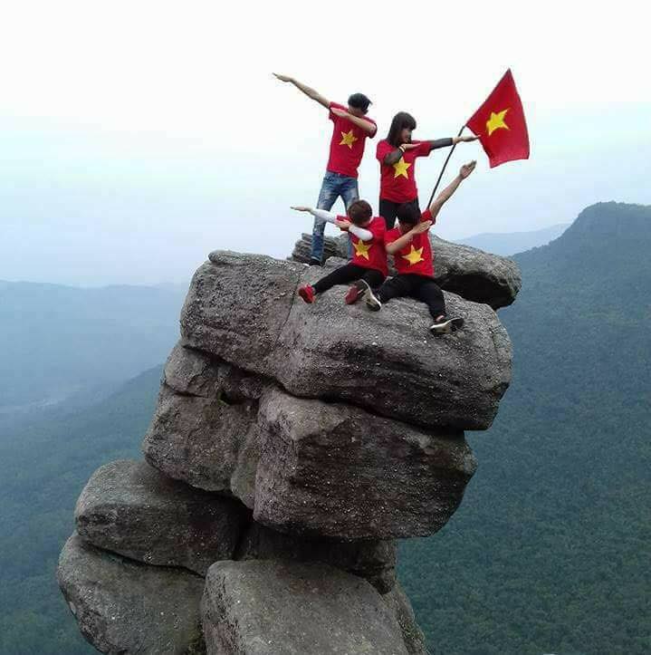 3-mom-da-ao-tung-chao-khien-gioi-tre-dua-nhau-check-in-wetrek.vn