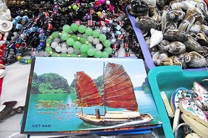 He-nay-ghe-10-cho-dem-tap-nap-du-khach-nhat-viet-nam-wetrek.vn
