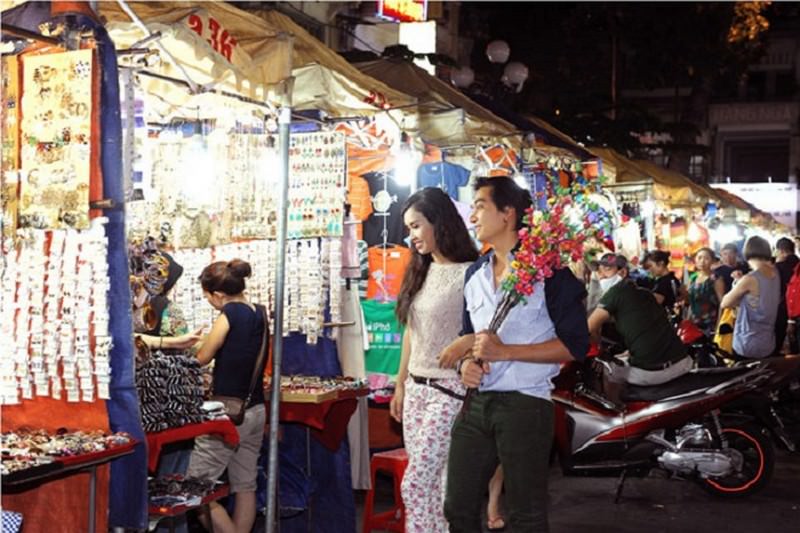 He-nay-ghe-10-cho-dem-tap-nap-du-khach-nhat-viet-nam-wetrek.vn