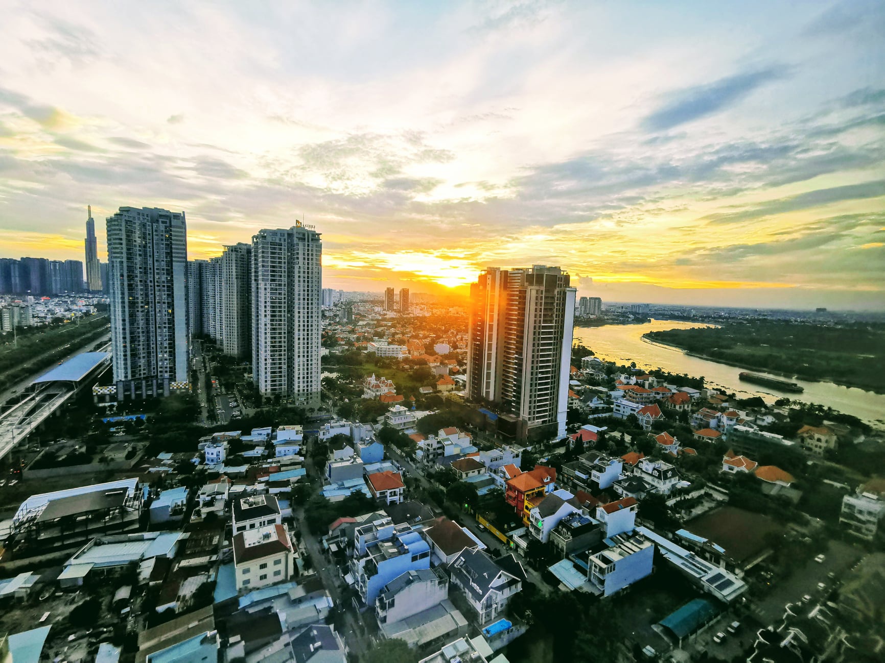 Dinh-di-du-lich-vai-tuan-ong-tay-o-lai-viet-nam-17-thang-vi-dịch-benh-wetrekvn