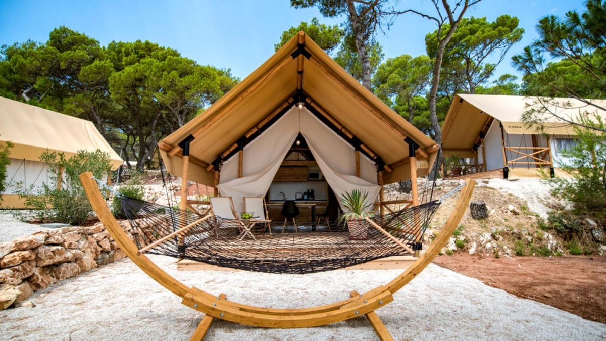glamping-trao-luu-du-lich-xa-xi-moi-tai-chau-au-wetrekvn