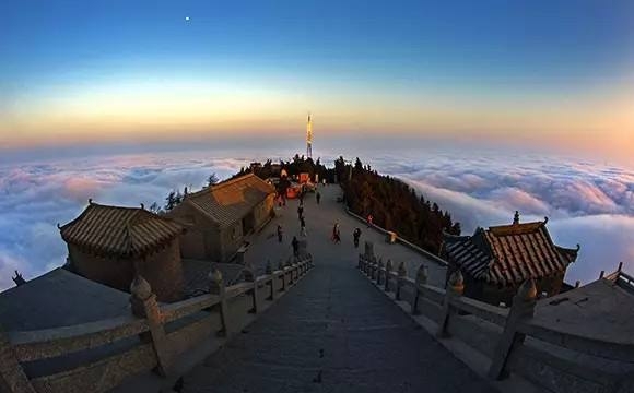 5-ngon-nui-noi-tieng-nhat-trung-quoc-danh-cho-nhung-nguoi-dam-me-kham-pha-wetrekvn