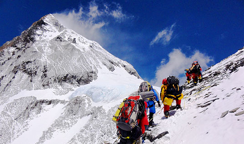 nguoi-viet-phai-bo-ra-2-ty-dong-de-chinh-phuc-everest-nhieu-hay-it-wetrekvn
