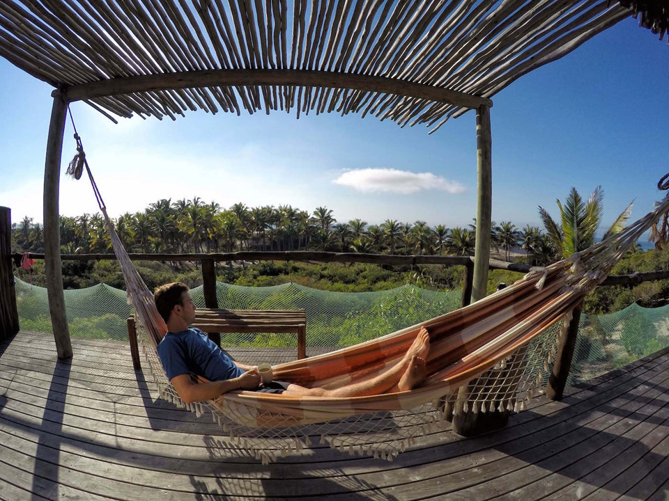 cap-doi-cung-nhau-kiem-tien-du-lich-bui-50-nuoc-wetrekvn