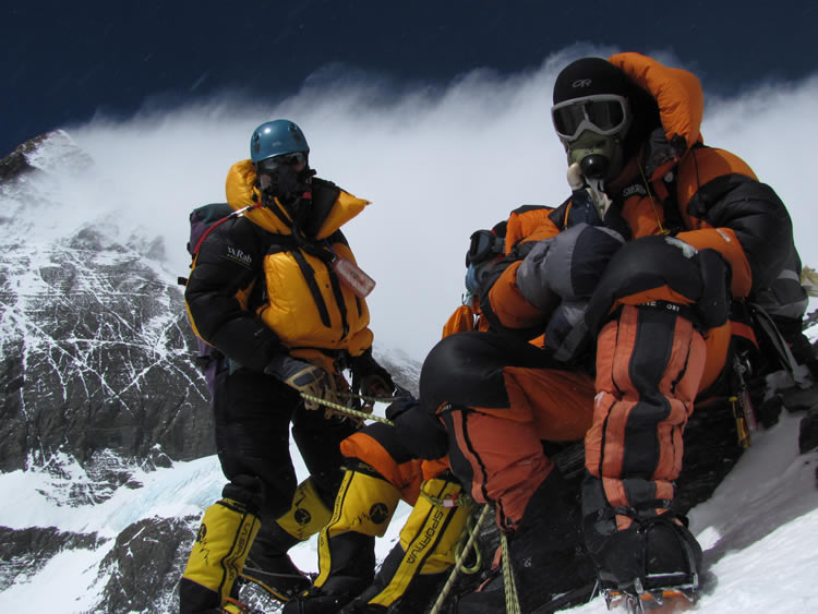 nguoi-viet-phai-bo-ra-2-ty-dong-de-chinh-phuc-everest-nhieu-hay-it-wetrekvn