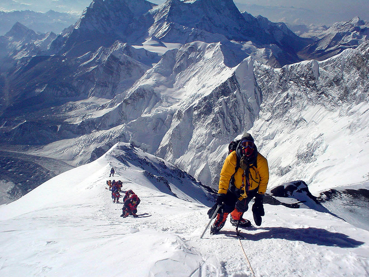 nguoi-viet-phai-bo-ra-2-ty-dong-de-chinh-phuc-everest-nhieu-hay-it-wetrekvn