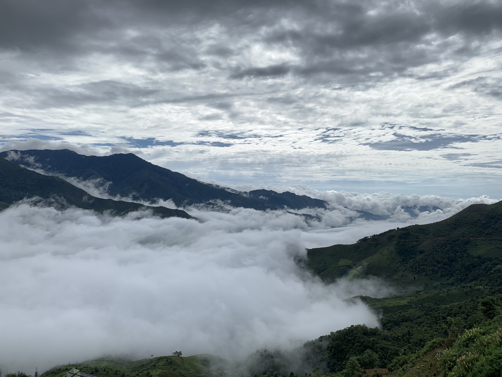di-cam-trai-3-nga-chang-trai-ket-o-ta-xua-nua-thang-vi-dich-wetrek
