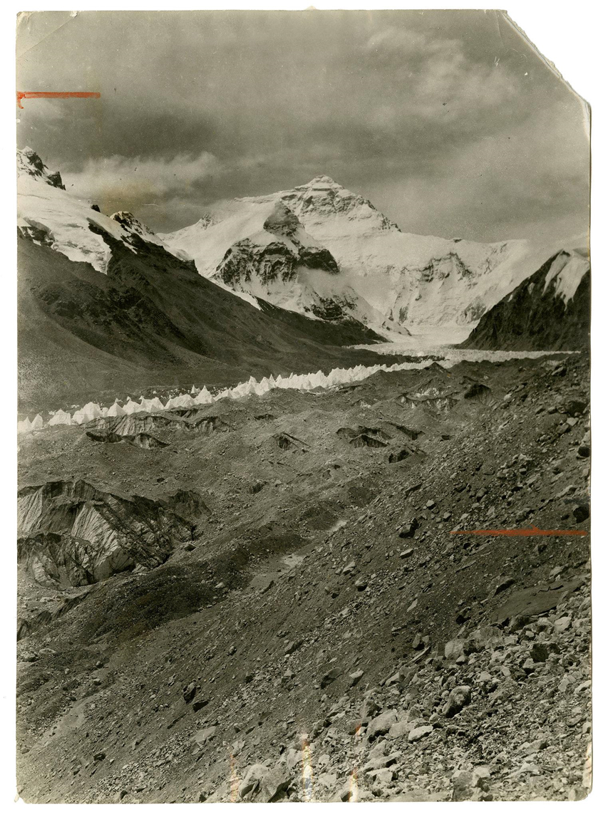 Ảnh độc về đỉnh Everest ''chết chóc'' cách đây một thế kỷ