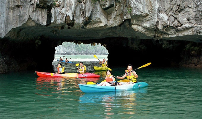 Top-nhung-dia-diem-du-lich-cheo-thuyen-kayak-ly-tuong-quanh-mien-bac-wetrekvn