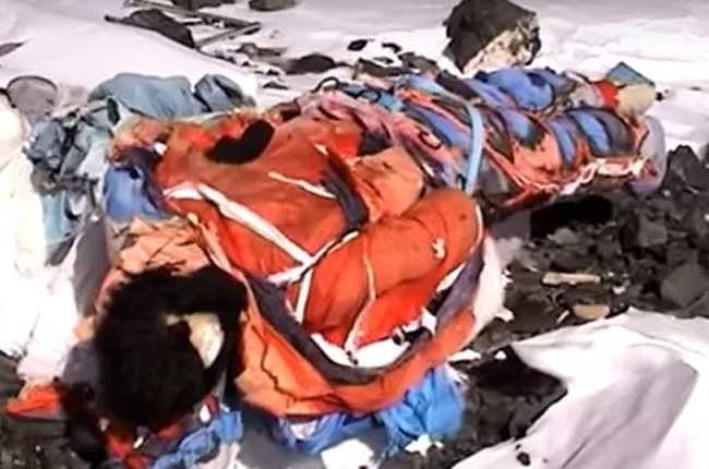 12 câu chuyện ám ảnh đằng sau các thi thể trên đỉnh Everest