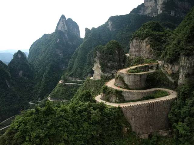 15-cung-duong-vuot-nui-vuot-bien-ngoan-muc-nhat-the-gioi-wetrekvn.jpg