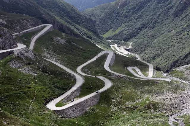 15-cung-duong-vuot-nui-vuot-bien-ngoan-muc-nhat-the-gioi-wetrekvn.jpg